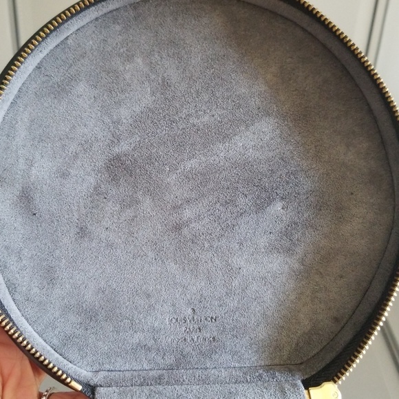 SOLD!! Auth Louis Vuitton Cannes Epi - Picture 5 of 7